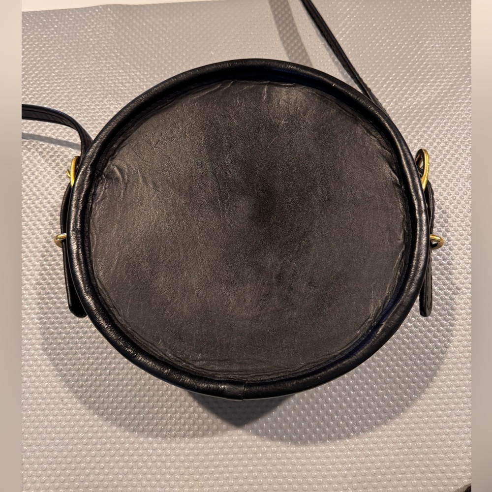 FOUNT The Roundabout Raven Leather Crossbody Bag - Picture 2 of 7